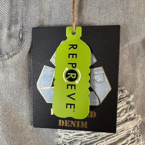 Indigo Rein NWT Super High Rise Short Distressed Light Blue 11 - Picture 5 of 16